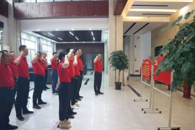 永遠(yuǎn)跟黨走，奮進(jìn)新征程